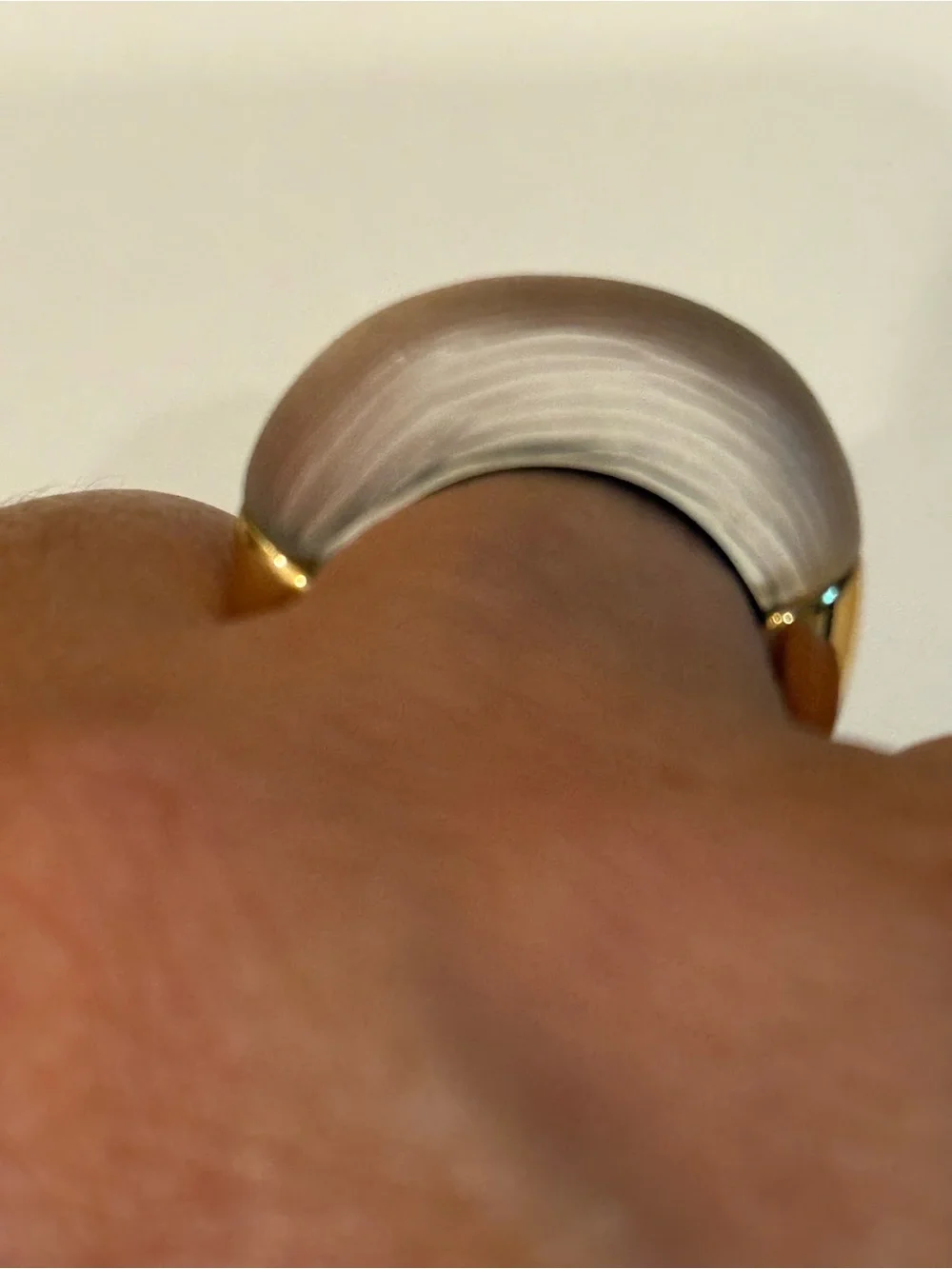 Alexis Bittar Hand Carved Taupe Lucite and Gold tone Ring size 9 - Picture 2 of 4